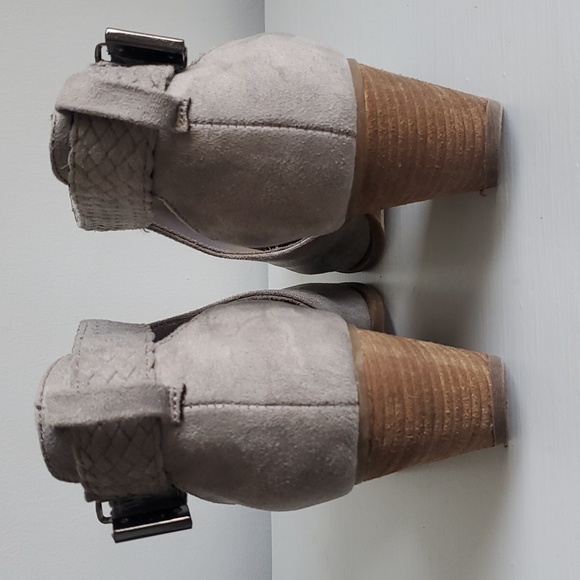 C EST. 1946 Gray Cut Out Booties BuckleAnkleStrap, 8W - Picture 3 of 5